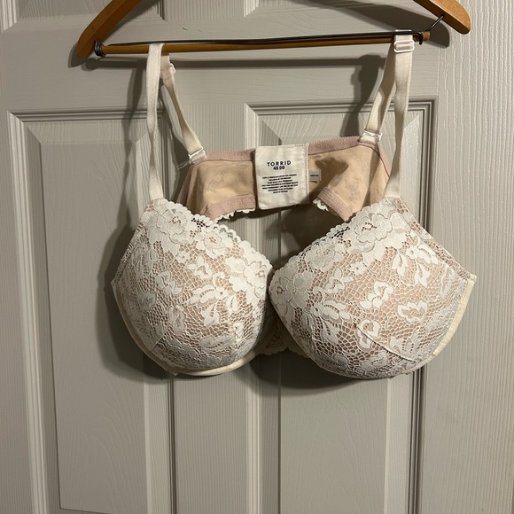 Torrid Cream Lace Bra Intimates & Sleepwear - Picture 7 of 9